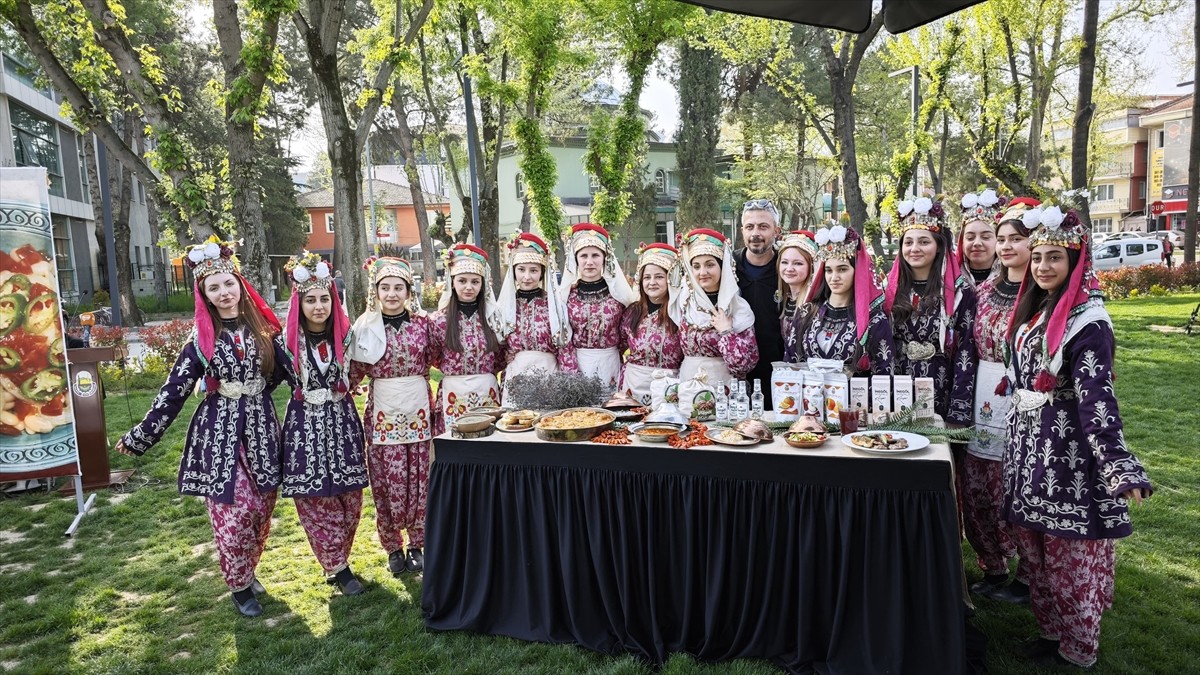 Bursa'nın köklü lezzetlerinden "İnegöl piyazı" coğrafi işaretle tescillendi. İnegöl Belediyesinin...