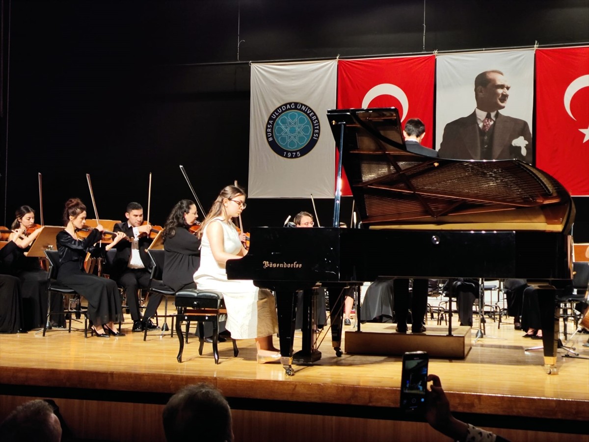 Bursa Bölge Devlet Senfoni Orkestrası (BBDSO), Bursa Uludağ Üniversitesi (BUÜ) işbirliğiyle 23...