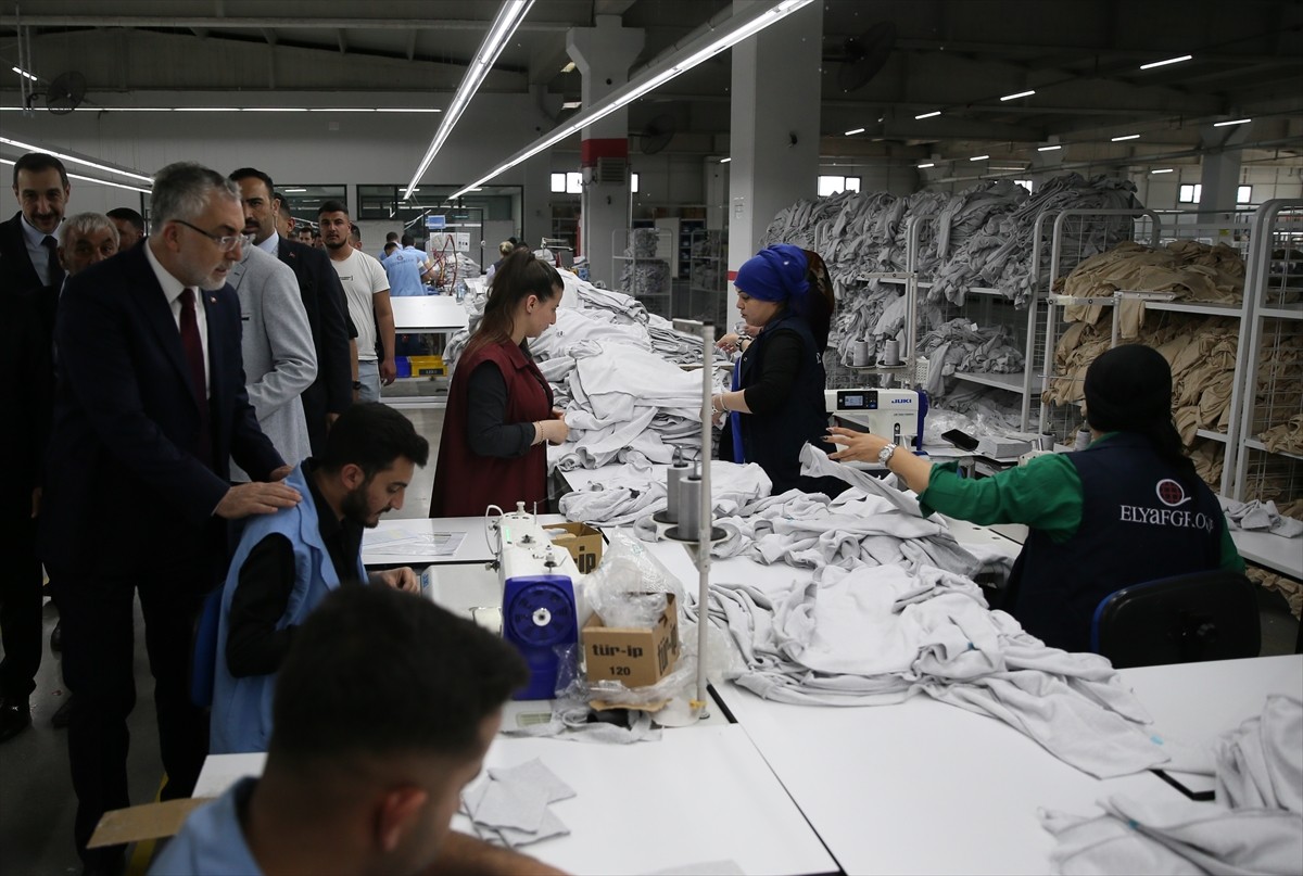 Çalışma ve Sosyal Güvenlik Bakanı Vedat Işıkhan, Kilis'te bazı ziyaretler gerçekleştirdi. Işıkhan...