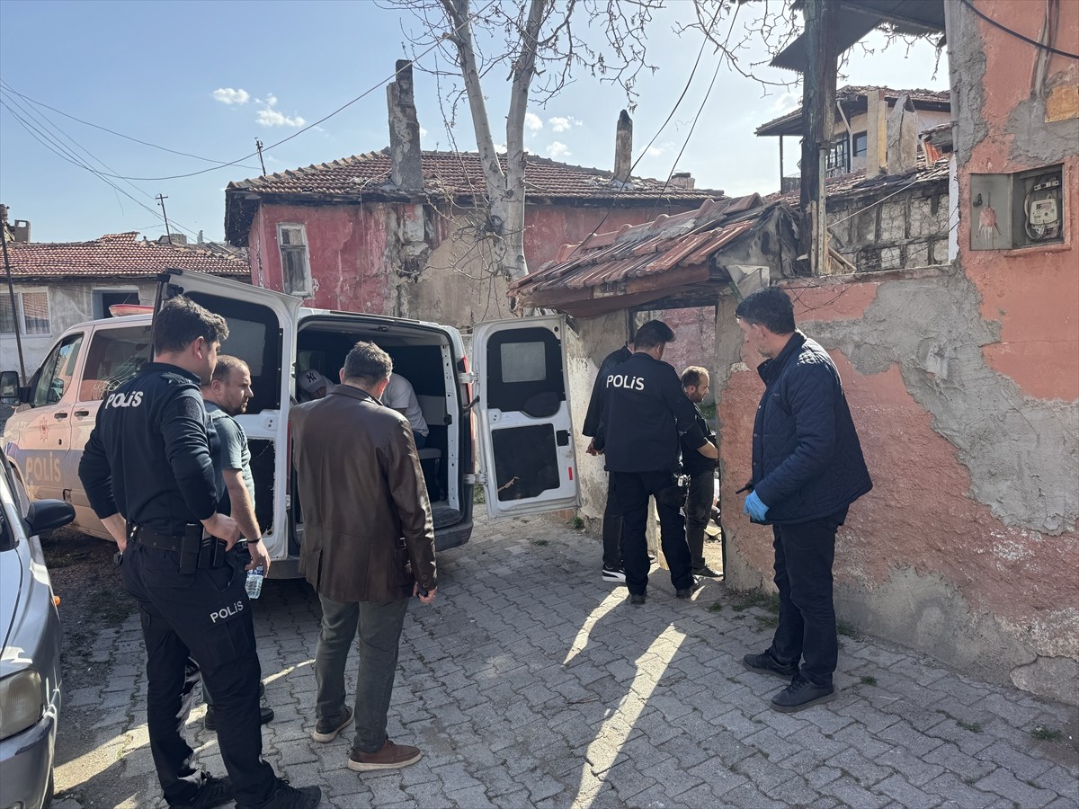 Çankırı'da düzenlenen uyuşturucu operasyonunda 6 zanlı gözaltına alındı.