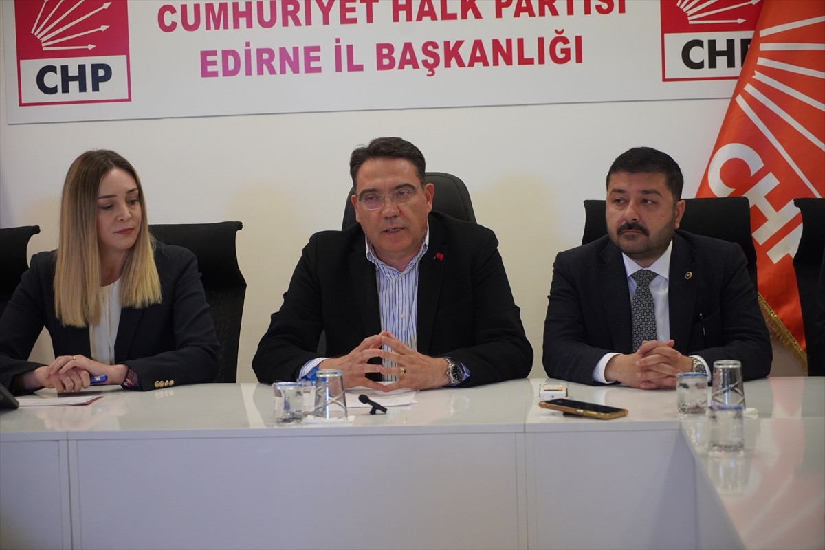 CHP Genel Başkan Yardımcısı Yankı Bağcıoğlu (ortada), Edirne'de ziyaretler gerçekleştirdi. CHP...