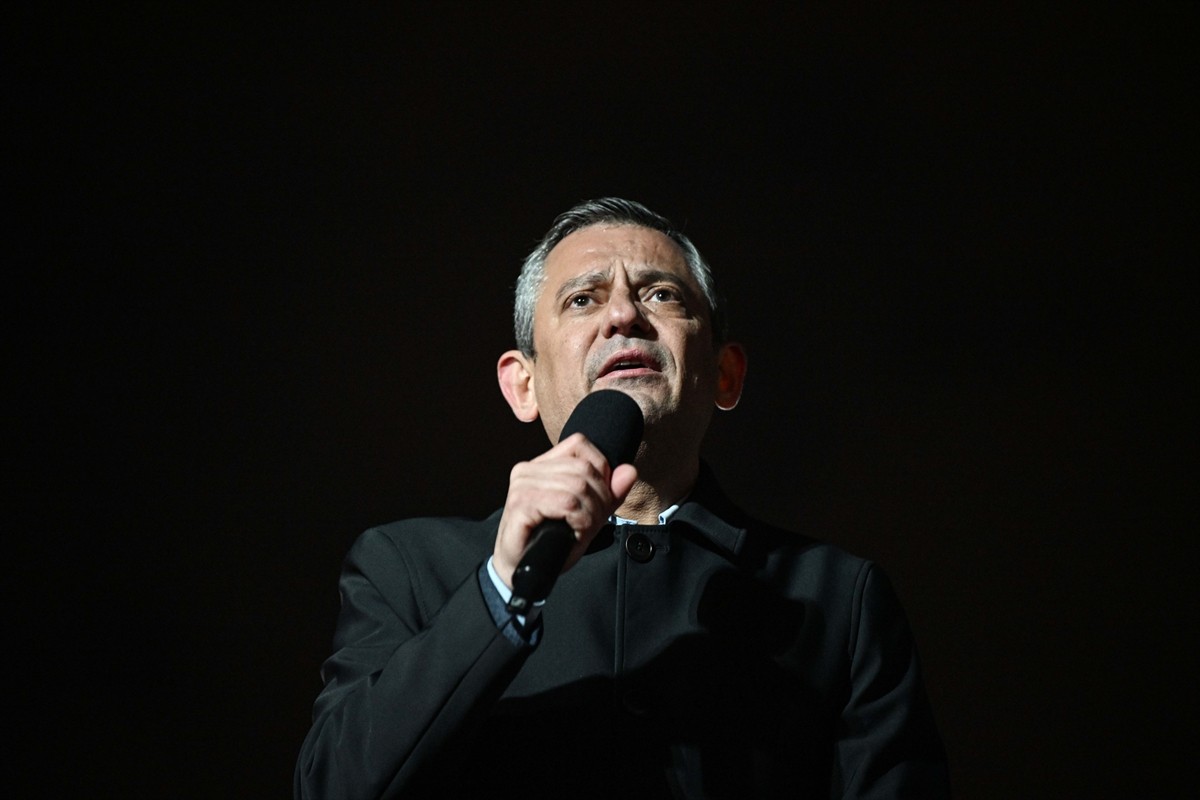 CHP Genel Başkanı Özgür Özel, İstanbul Büyükşehir Belediyesine (İBB) yönelik yolsuzluk ve terör...