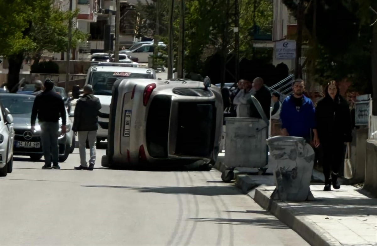 Çorum’da meydana gelen trafik kazasında anne ve kızı yaralandı.