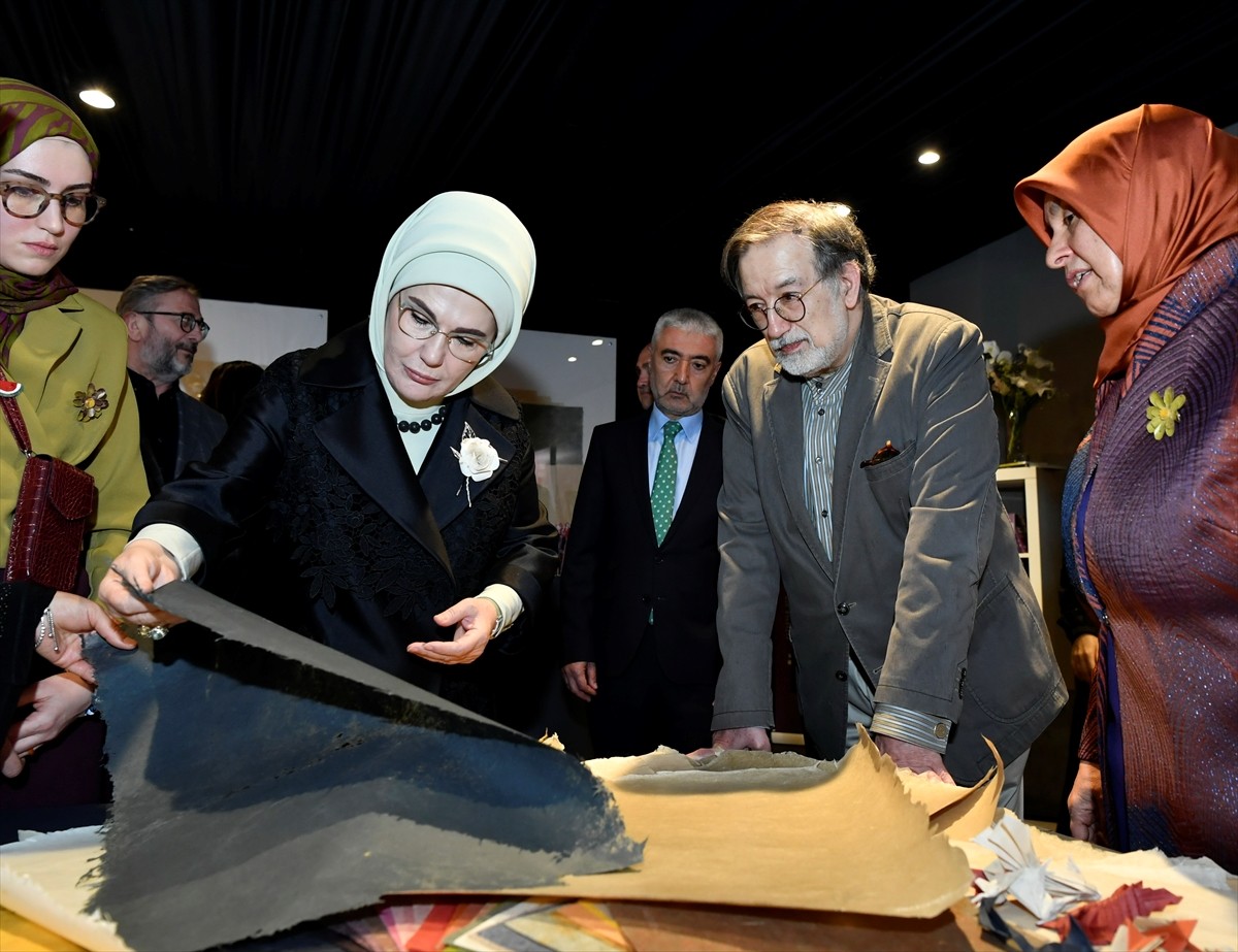 Cumhurbaşkanı Recep Tayyip Erdoğan'ın eşi Emine Erdoğan, Kahramanmaraş'ta saklı kalmış bir...