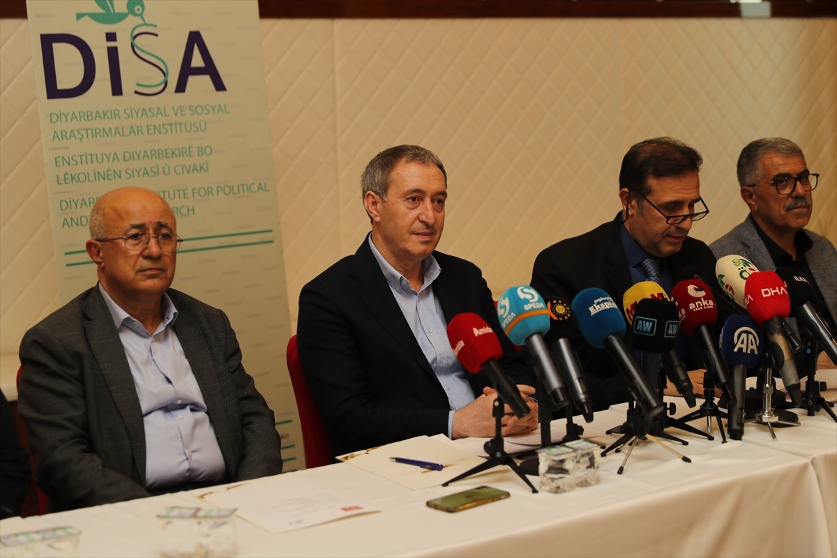 DEM Parti Eş Genel Başkanı Tuncer Bakırhan, Diyarbakır Siyasal ve Sosyal Araştırmalar Enstitüsünce...