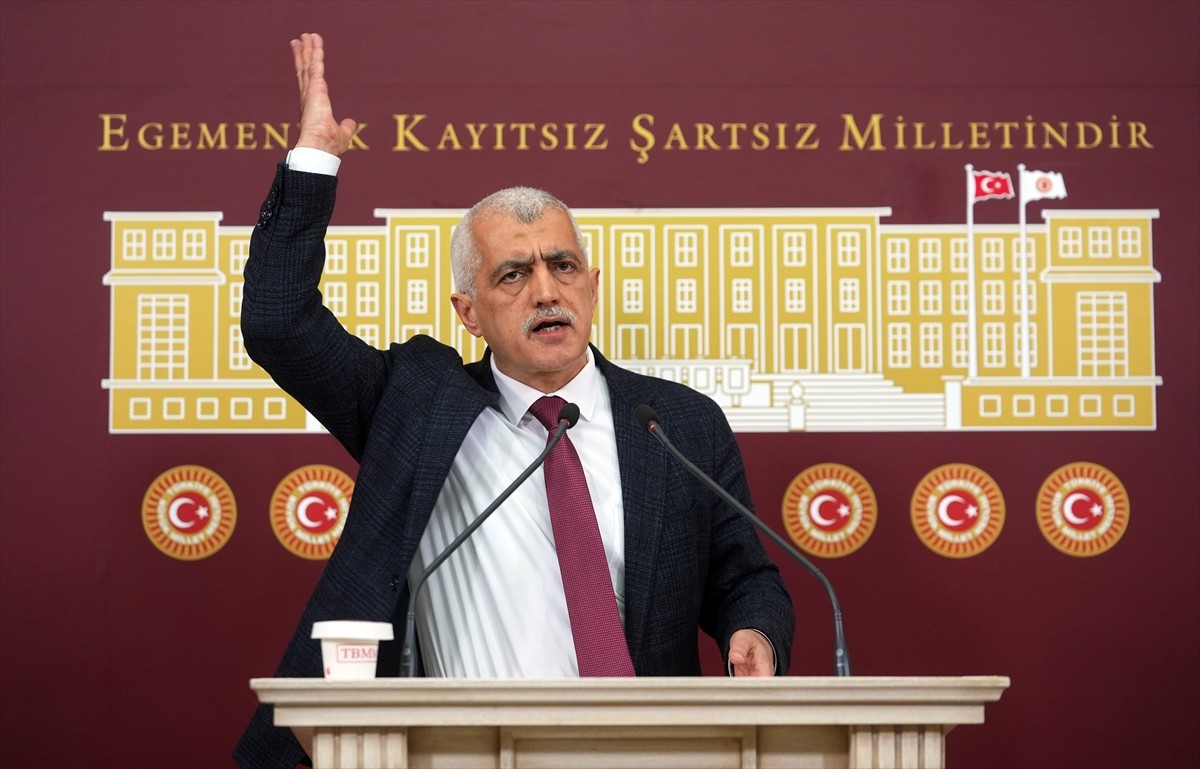 DEM Parti Kocaeli Milletvekili Ömer Faruk Gergerlioğlu, TBMM'de basın toplantısı düzenledi.