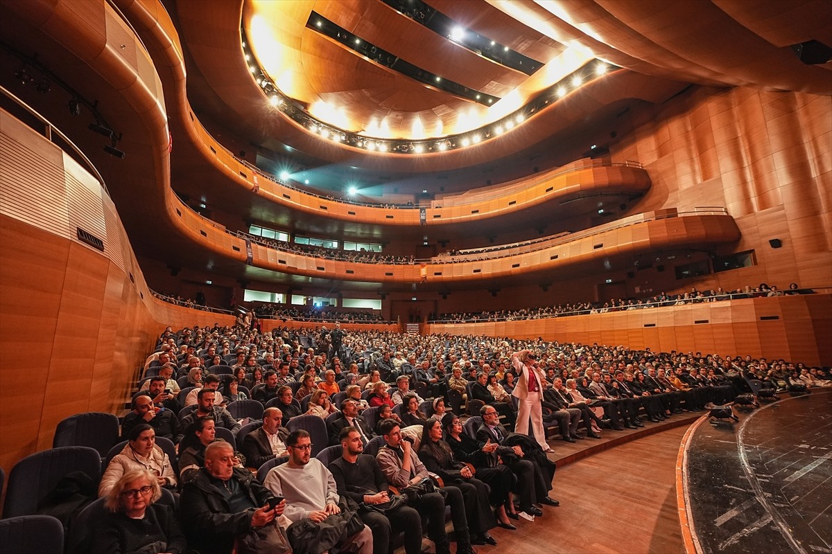 Devlet Tiyatrolarının (DT) 12. Uluslararası Balkan Ülkeleri Tiyatro Festivali, Dracula "Bir Dehşet...