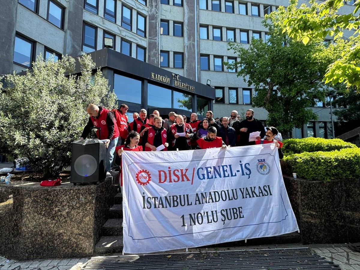 DİSK Genel-İş Sendikası İstanbul Anadolu Yakası 1 No'lu Şubesi üyeleri, Kadıköy Belediyesi...
