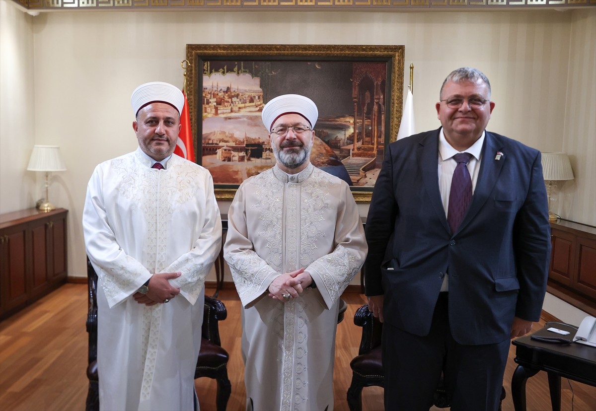 Diyanet İşleri Başkanı Ali Erbaş (ortada), KKTC Din İşleri Başkanı Hakan Moral'ı (solda) kabul...