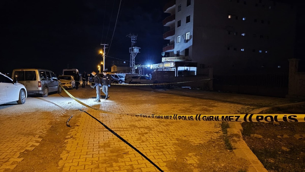 Diyarbakır'ın Bismil ilçesinde iki aile arasında çıkan silahlı kavgada 5 kişi yaralandı. Polis...