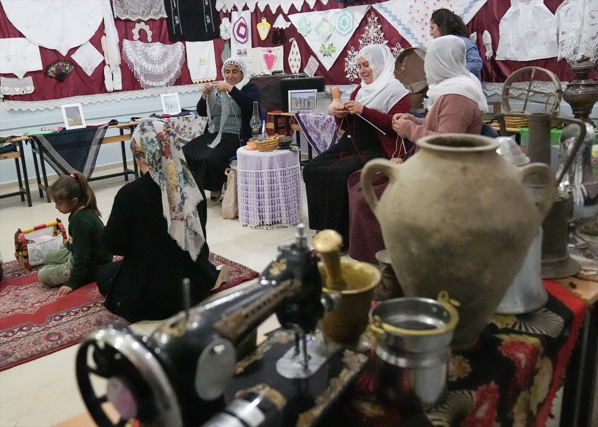 Diyarbakır'ın Silvan ilçesi Tokluca Mahallesi'ndeki okulda eğitim gören öğrenciler, geçmişte...