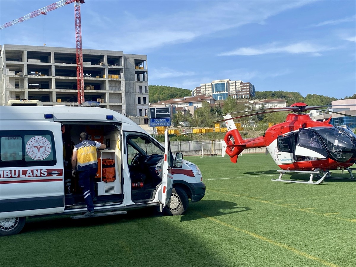Düzce'de kalp rahatsızlığı tespit edilen 4 günlük bebek, ambulans helikopterle İstanbul'a sevk...