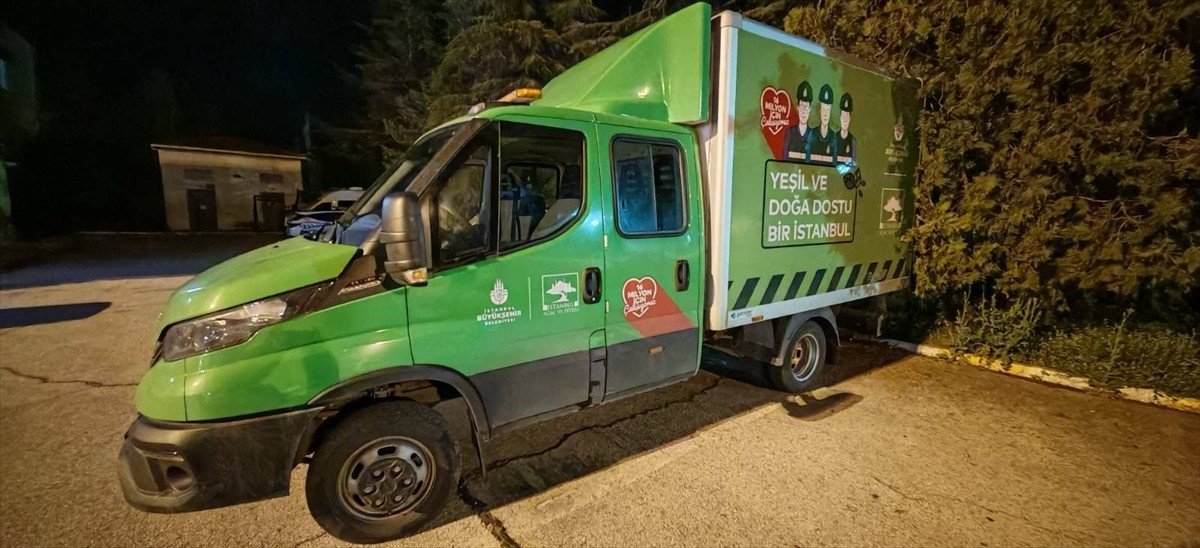 Edirne'de 8 düzensiz göçmenin yakalandığı kamyonetin sürücüsü "insan kaçakçılığı" iddiasıyla...