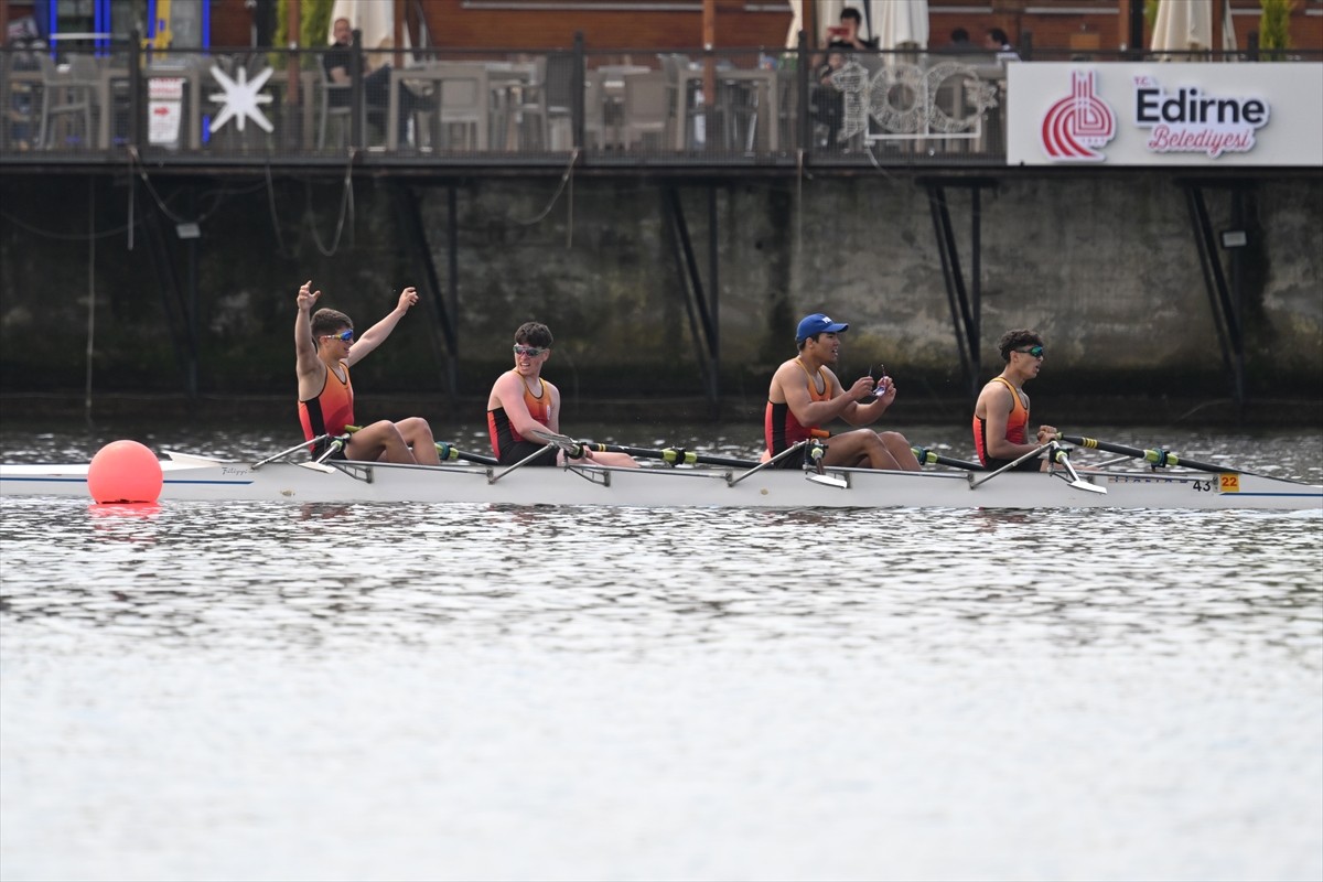 Edirne'de düzenlenen Uluslararası Meriç Kürek Yarışları'nda ikinci gün tamamlandı. Meriç...