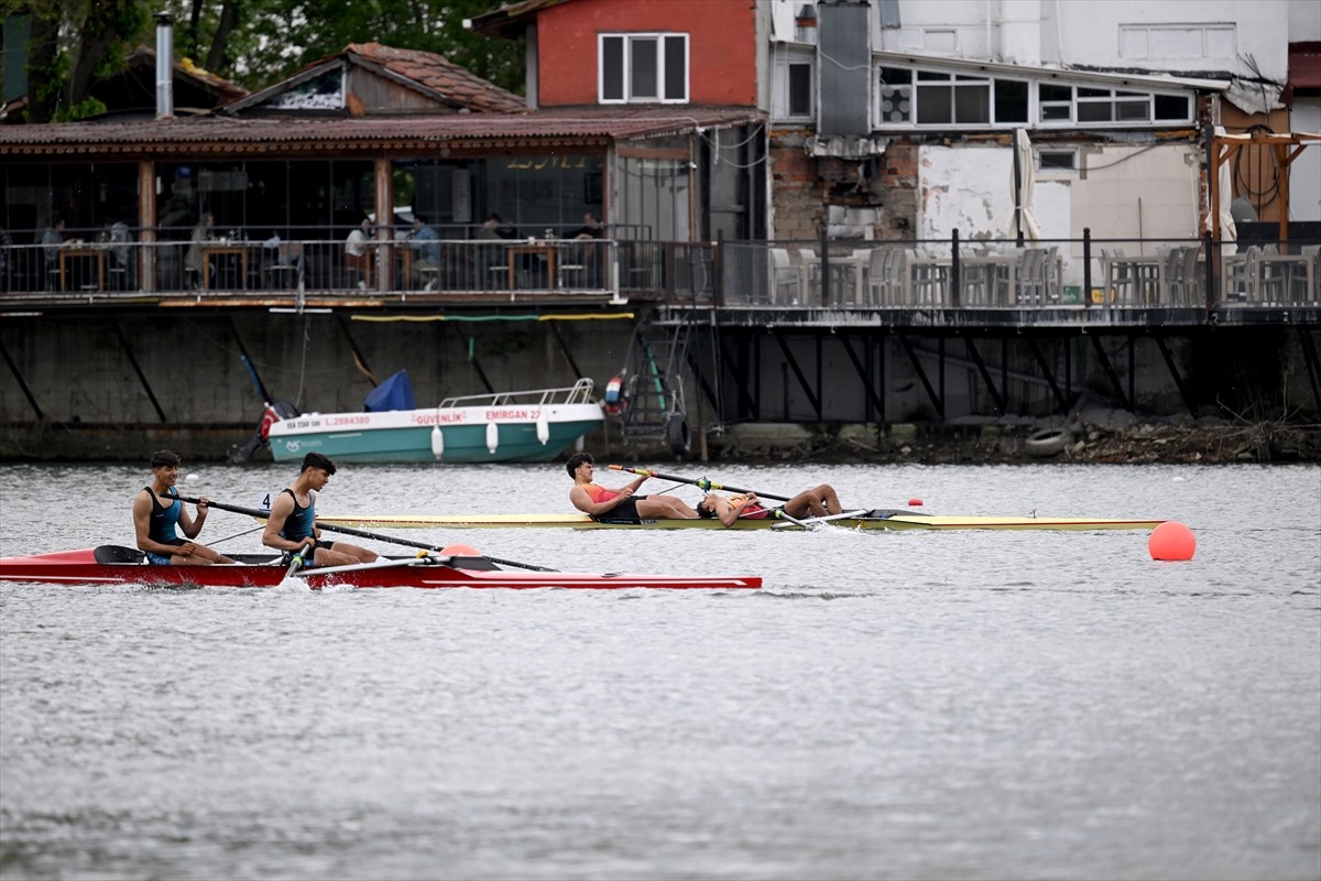 Edirne'de düzenlenen Uluslararası Meriç Kürek Yarışları'nda son gün müsabakaları...