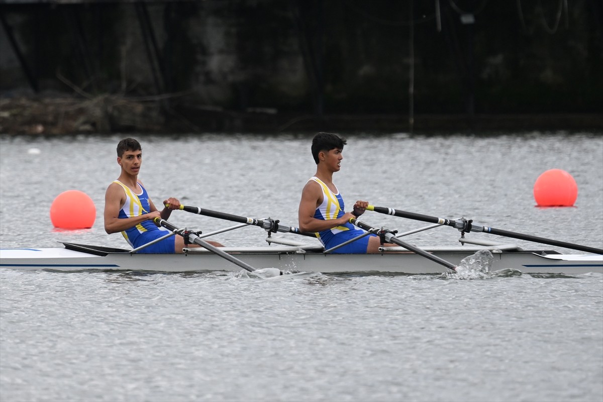 Edirne'de düzenlenen Uluslararası Meriç Kürek Yarışları'nda son gün müsabakaları...