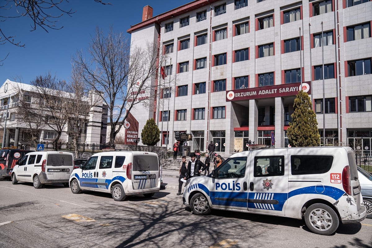 Erzurum'un Palandöken ilçesinde tartıştığı eşini boğarak öldüren Ali Osman Buzlak, intihar...