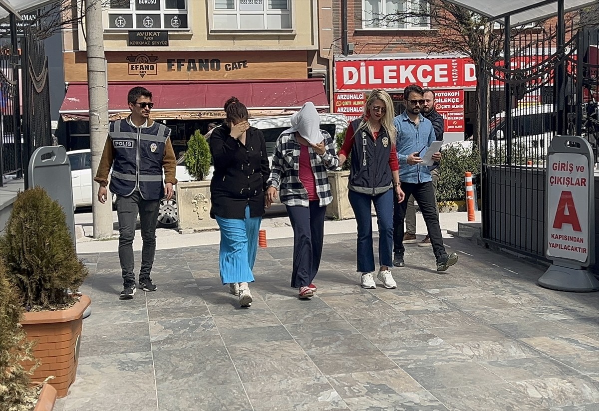 Eskişehir'de haklarında 86 yıl 11 ay, 10 yıl 2 ay ve 7 yıl 5 gün hapis cezası bulunan 3 firari...