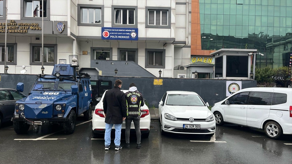 Eyüpsultan'da ambulansa yol vermeyen otomobil sürücüsüne, 3 bin 160 lira ceza uygulandı.