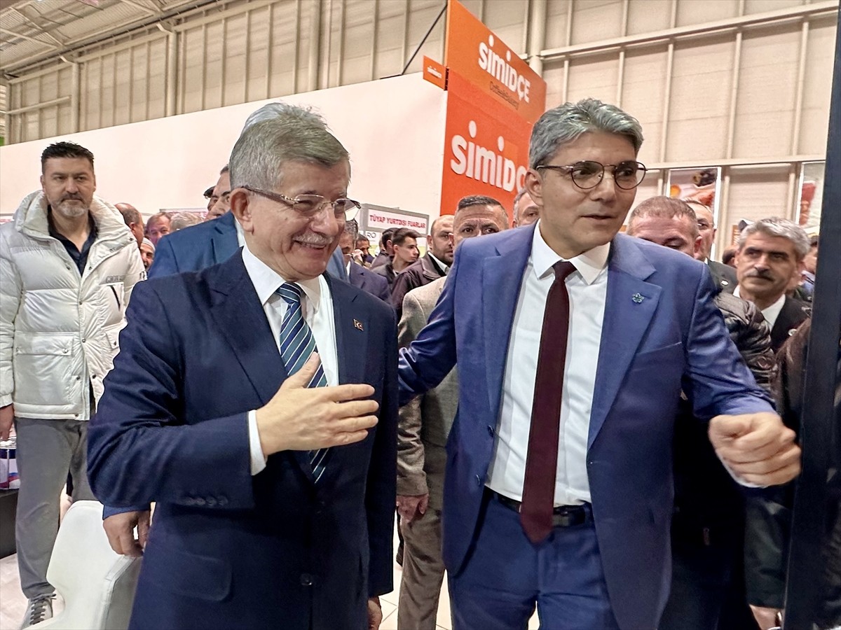 Gelecek Partisi Genel Başkanı Ahmet Davutoğlu, 21. Konya Tarım Fuarı'nı gezdi.