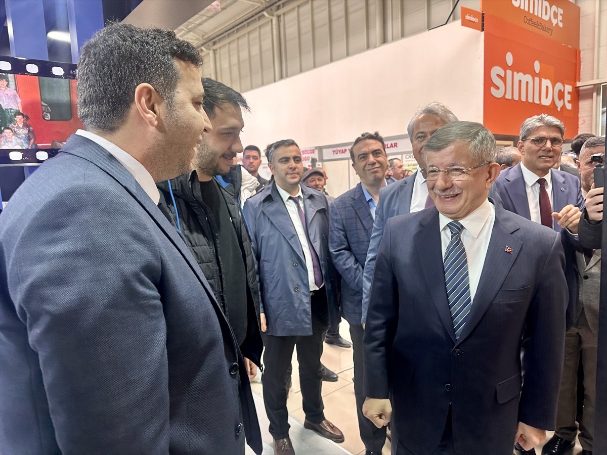 Gelecek Partisi Genel Başkanı Ahmet Davutoğlu, 21. Konya Tarım Fuarı'nı gezdi.