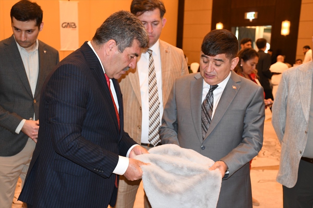 Güneydoğu Anadolu Halı İhracatçıları Birliği (GAHİB) üyeleri, bu yılın ikinci sektörel ticaret...