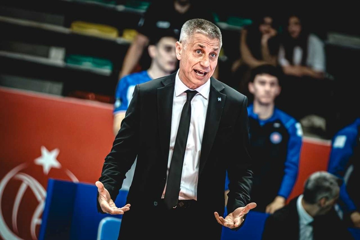 Halkbank Erkek Voleybol Takımı'nda ikinci görev dönemine başlayan Bulgar başantrenör Radostin...