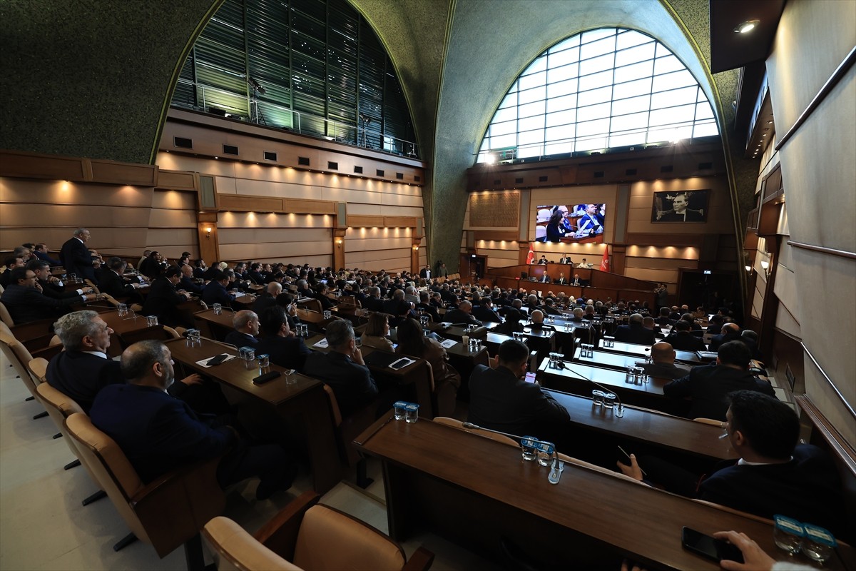 İBB Meclisi nisan ayı toplantılarının birinci oturumu, İBB Başkanvekili Nuri Aslan'ın...