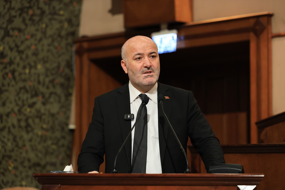 İBB Meclisi nisan ayı toplantılarının birinci oturumu, İBB Başkanvekili Nuri Aslan'ın...