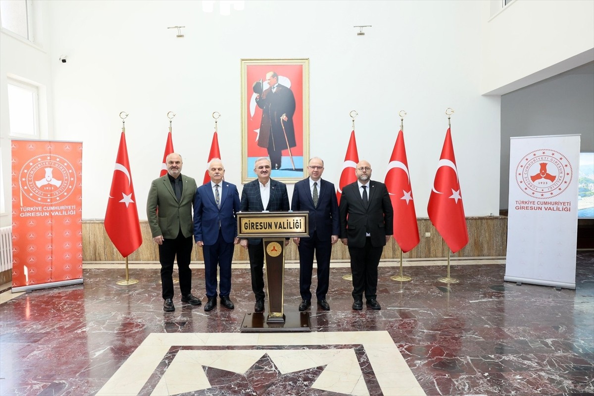 İçişleri Bakan Yardımcısı Münir Karaloğlu (ortada), Giresun'da ziyaret ve incelemelerde bulundu....