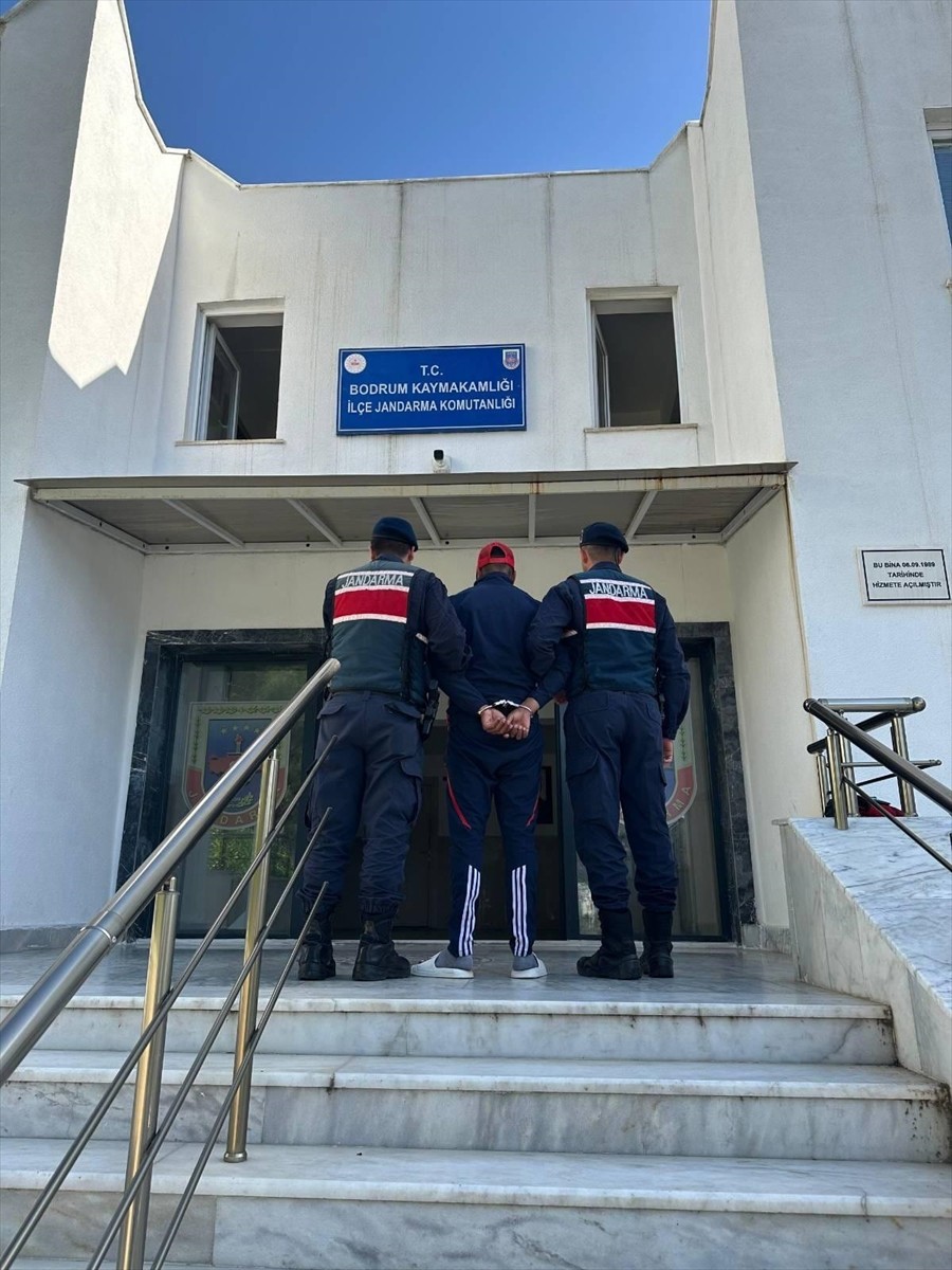 Interpol tarafından kırmızı bültenle aranan yabancı uyruklu kişi, Muğla'nın Bodrum ilçesinde...