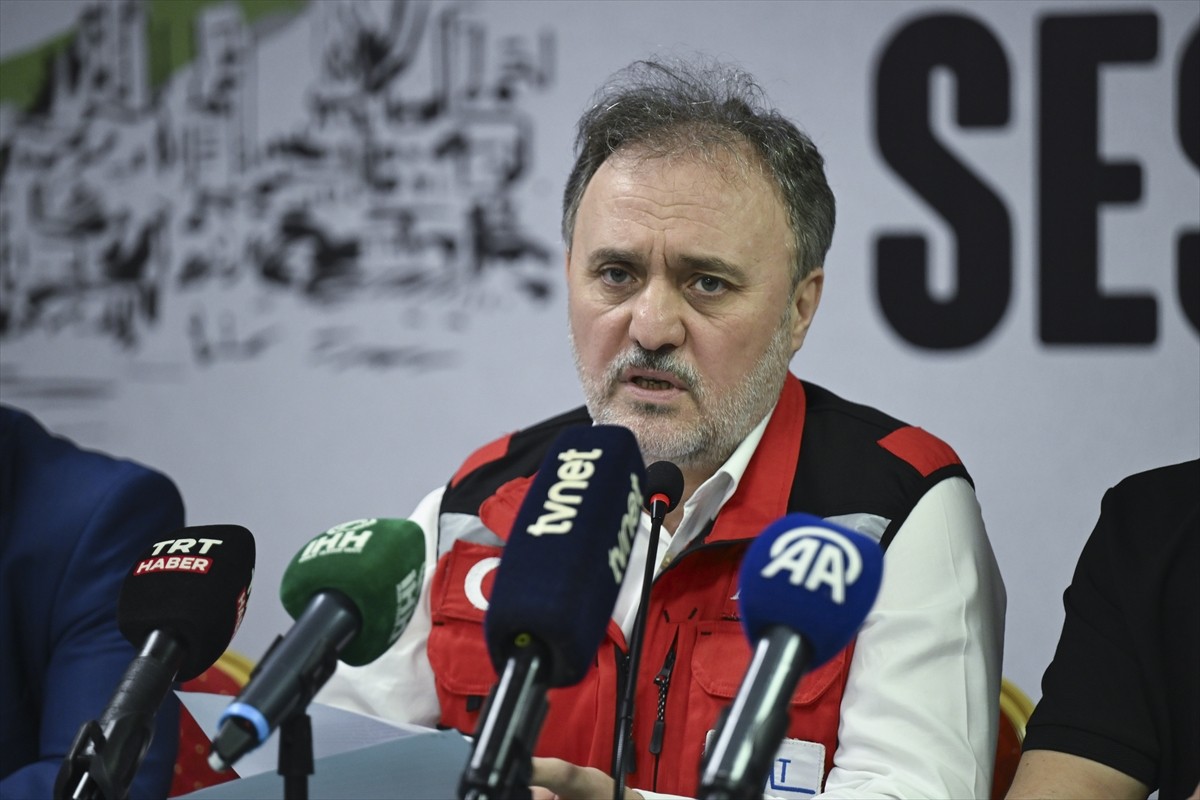 İsrail'in saldırıları altındaki Gazze'de yaralıları tedavi etmek için gönüllü olarak Türkiye'den...