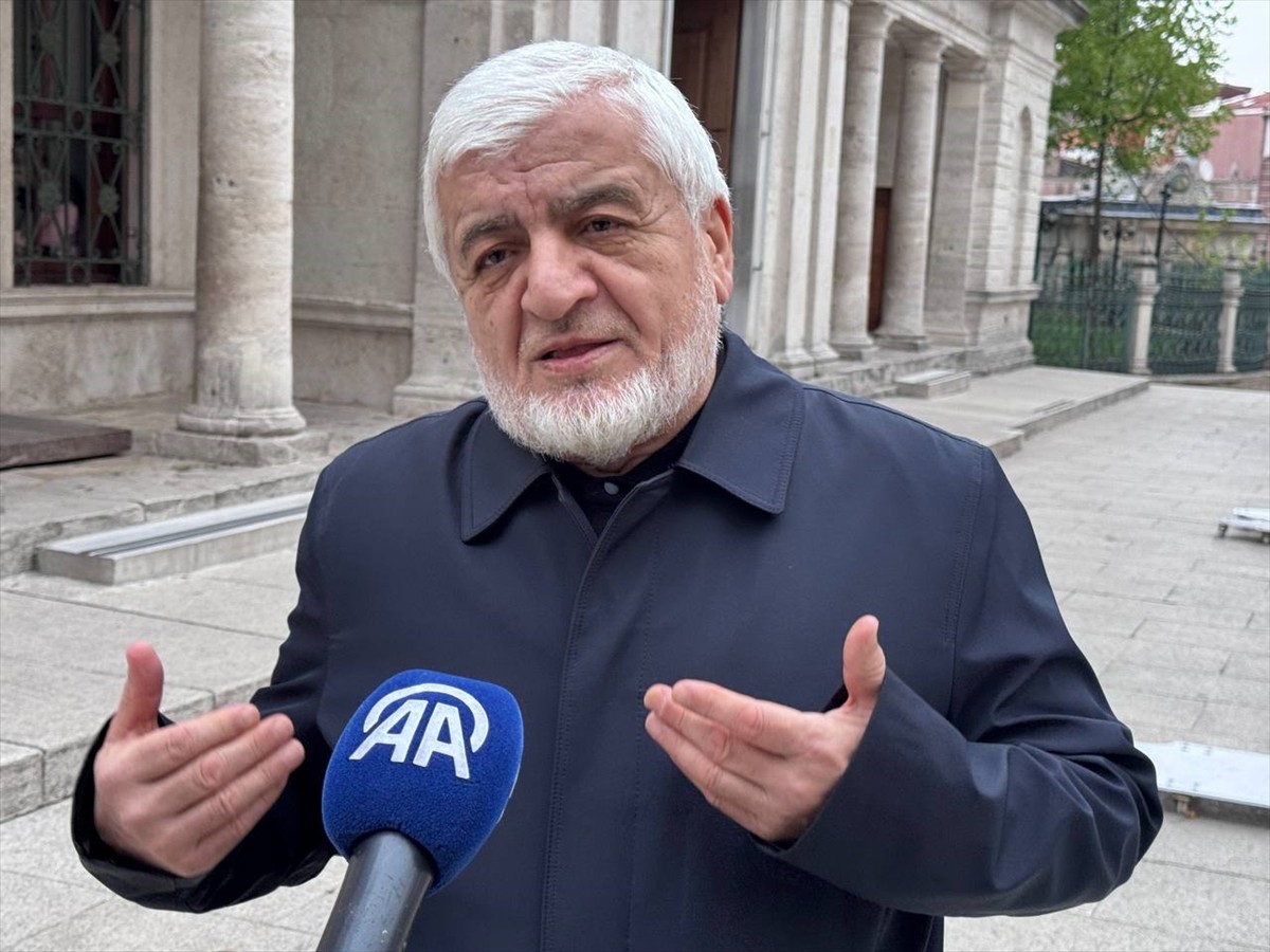 İstanbul'da meydana gelen 6,2 büyüklüğündeki deprem sırasında Fatih Camisi'nde vaaz verdiği...