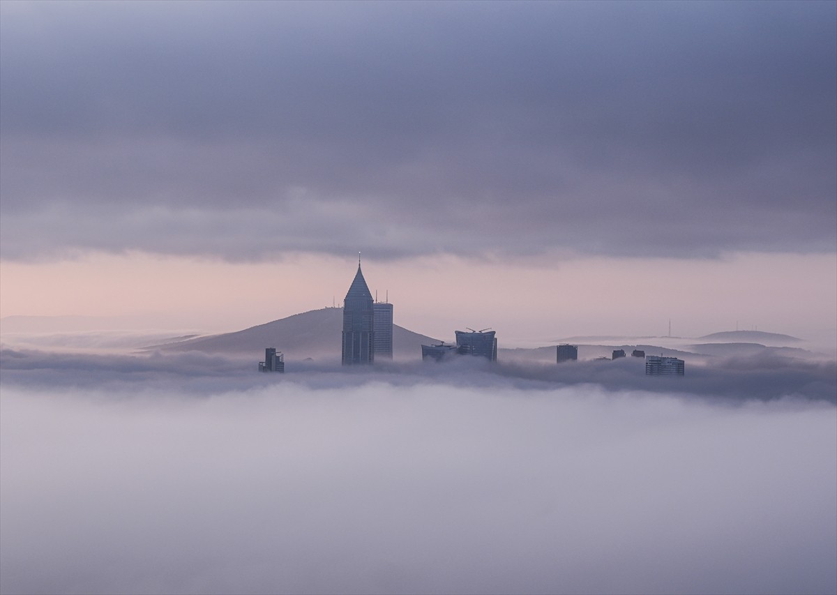 İstanbul'da sis, sabah saatlerinde Ataşehir ve çevresinde etkili oldu.
