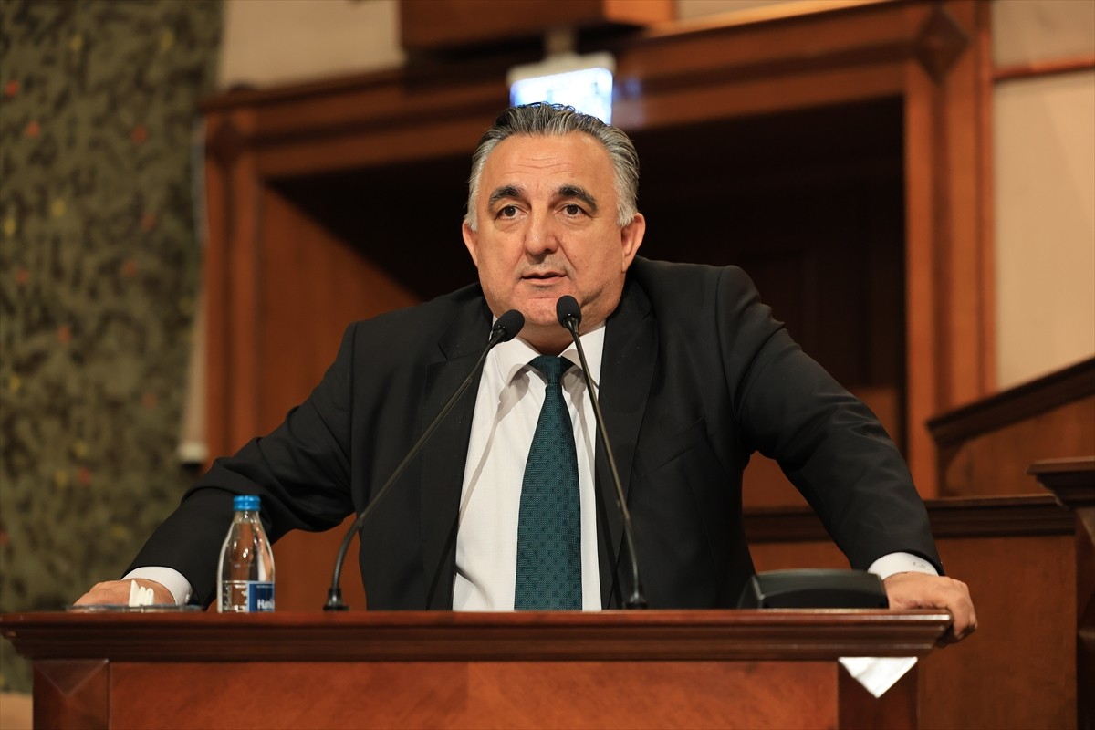 İstanbul Büyükşehir Belediye (İBB) Meclisinde, 2024 yılı denetim raporu sunuldu. Mecliste, CHP'li...