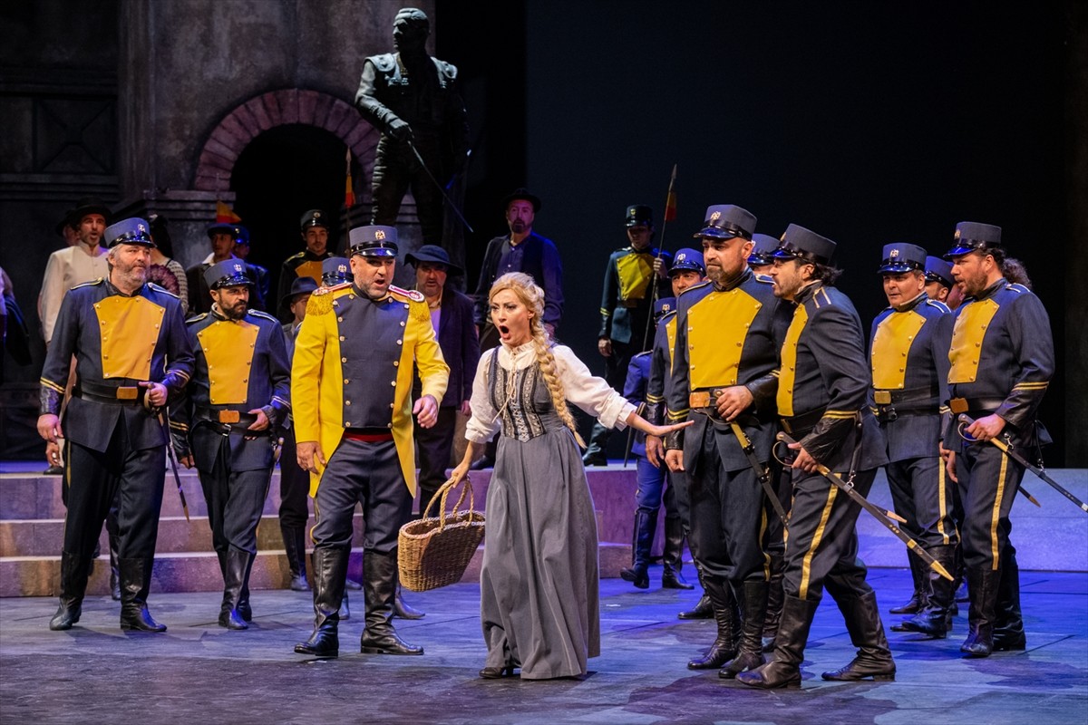 İstanbul Devlet Opera ve Balesi (İDOB), "Carmen" operasını Atatürk Kültür Merkezi'nde (AKM)...