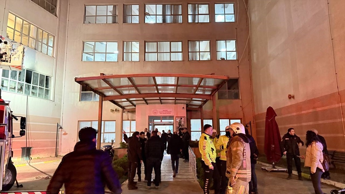 İstanbul Maltepe Zümrütevler Mahallesi Adatepe Caddesi'ndeki 3 katlı huzurevinin özel bakım...