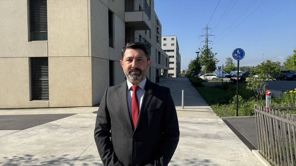 İsviçre'nin Nyon kentindeki UEFA yerleşkesinde devam eden "Football For All" programına katılan...