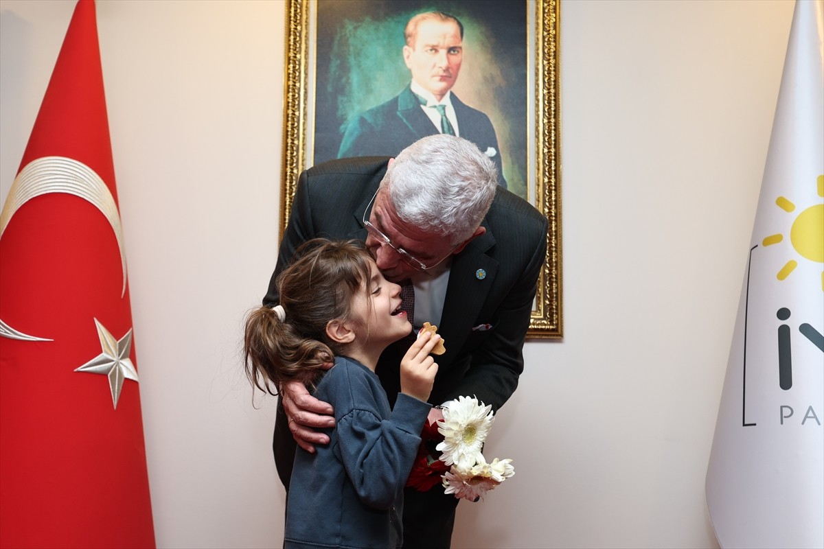 İYİ Parti Genel Başkanı Müsavat Dervişoğlu, 23 Nisan Ulusal Egemenlik ve Çocuk Bayramı dolayısıyla...