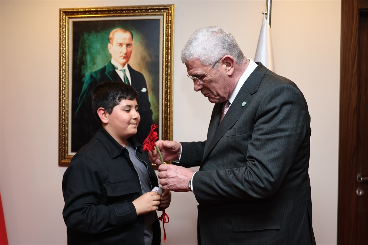 İYİ Parti Genel Başkanı Müsavat Dervişoğlu, 23 Nisan Ulusal Egemenlik ve Çocuk Bayramı dolayısıyla...