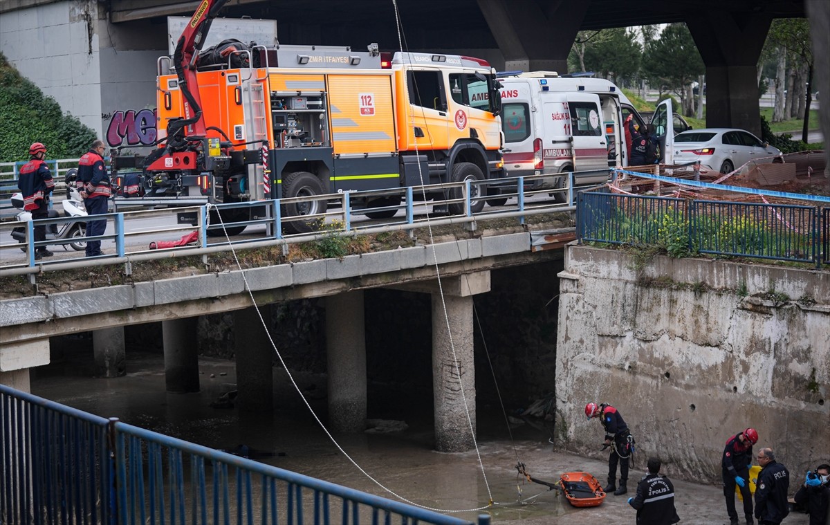 İzmir'in Konak ilçesindeki derede erkek cesedi bulundu. Ceset, kimlik ve ölüm nedeninin tespiti...