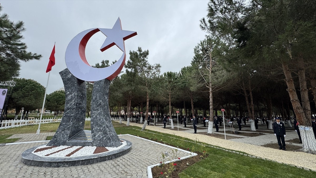 İzmir Adliyesine 2017'de terör örgütü PKK mensuplarınca düzenlenen hain saldırıda şehit olan polis...