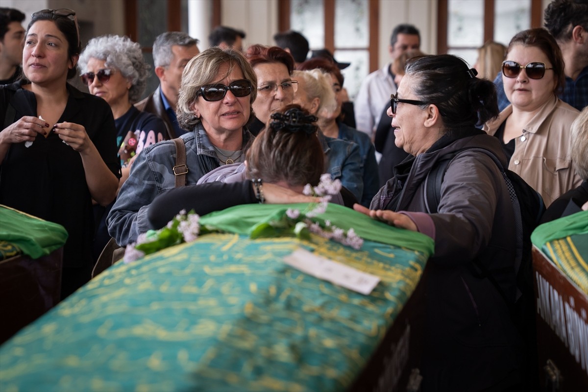 Kanser nedeniyle 62 yaşında hayatını kaybeden oyuncu Leyla Okay'ın cenazesi Ankara'da Karşıyaka...