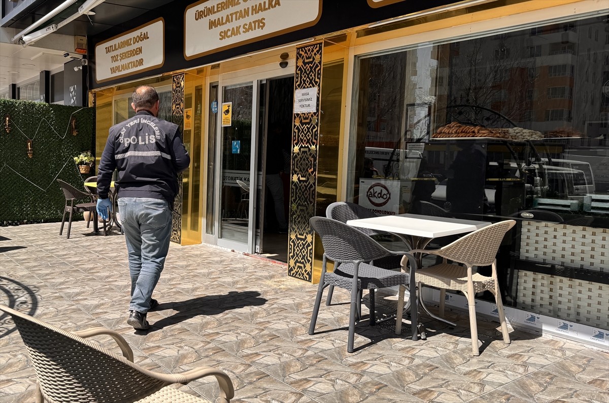 Kayseri'nin merkez Kocasinan ilçesinde silahlı saldırıya uğrayan kişi ağır yaralandı. İhbar...