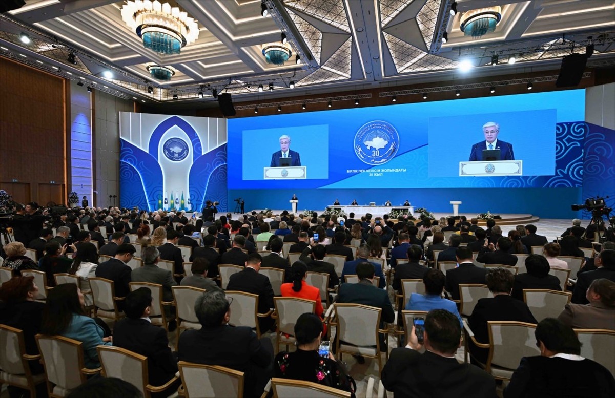 Kazakistan Cumhurbaşkanı Kasım Cömert Tokayev, Astana'da Kazakistan Halk Asamblesi'nin kuruluşunun...