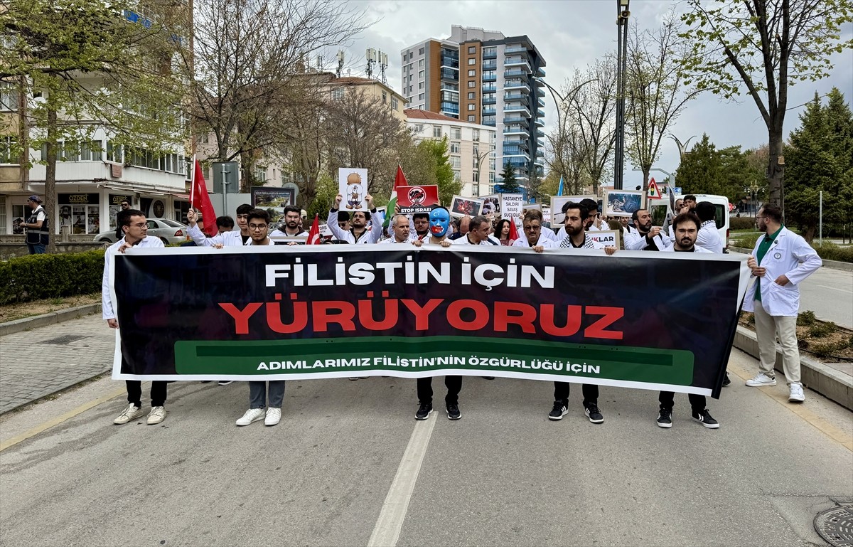 Kırşehir'de, İsrail'in Gazze'ye yönelik saldırılarına tepki amacıyla yürüyüş düzenlendi. Kırşehir...
