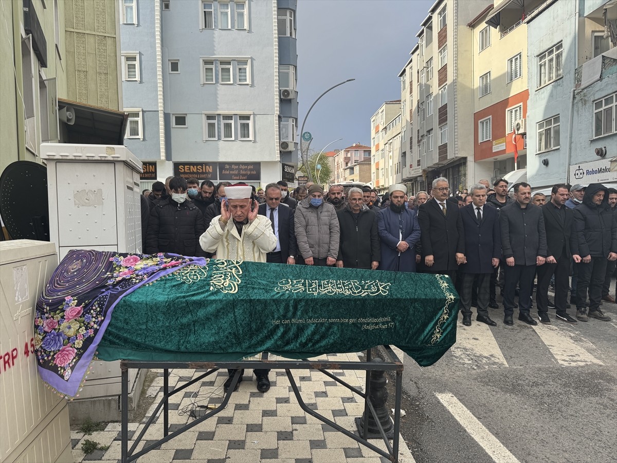 Kocaeli'nin Derince ilçesinde, menenjit hastalığı teşhisiyle tedavi gördüğü hastanede hayatını...