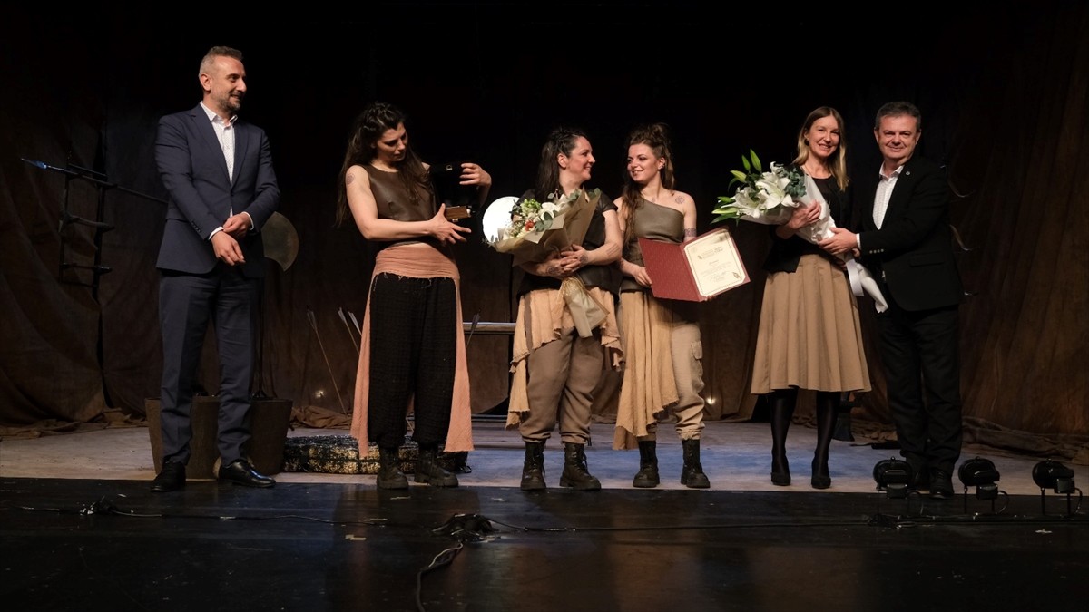 Kültür ve Turizm Bakanlığı Devlet Tiyatroları Genel Müdürlüğü'nce bu yıl 12'ncisi düzenlenen...