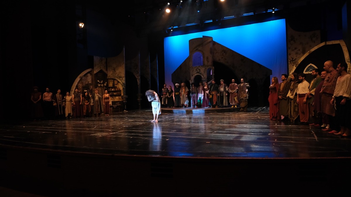 Kültür ve Turizm Bakanlığı Devlet Tiyatroları Genel Müdürlüğünce bu yıl 12'ncisi düzenlenen...