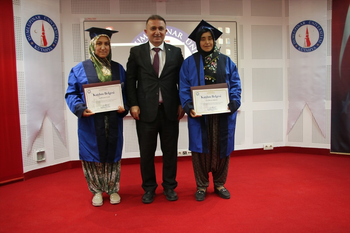 Kütahya'da köyde yaşayan kadınlara yönelik Türk Kızılay Kütahya Şubesi ve Kütahya Dumlupınar...